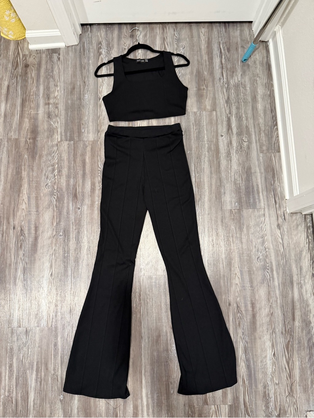 PrettyLittleThing Black Wide-Leg High Waist Pants - Picture 2 of 5